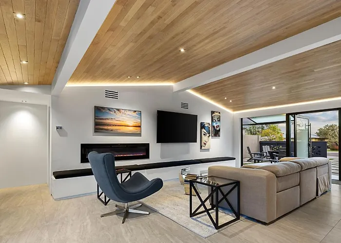 Modern Near Old Town With Pool 4bd & Cornhole