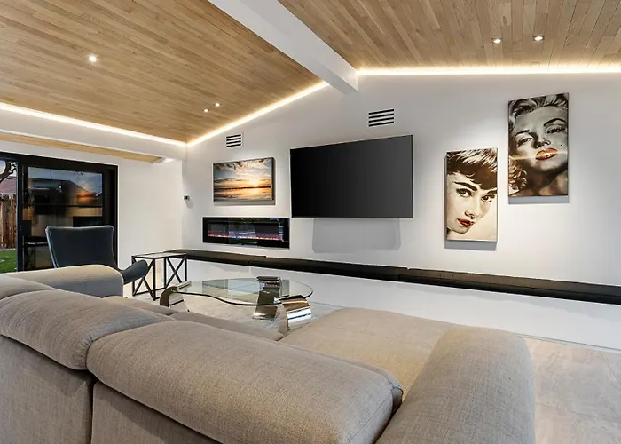 Modern Near Old Town With Pool 4bd & Cornhole Holiday home Scottsdale