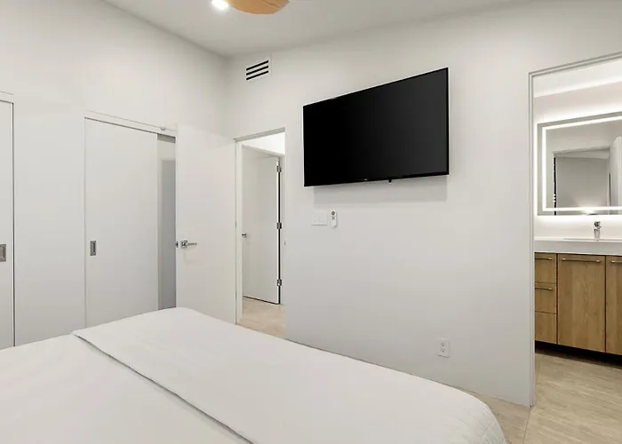Modern Near Old Town With Pool 4bd & Cornhole *